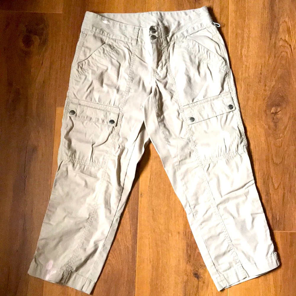 Women’s Koppen khaki utility capri